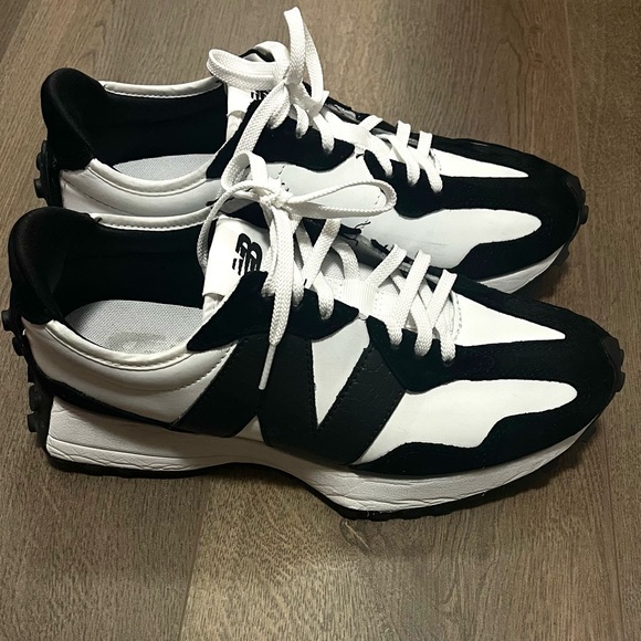 New Balance 327 - Picture 2 of 7